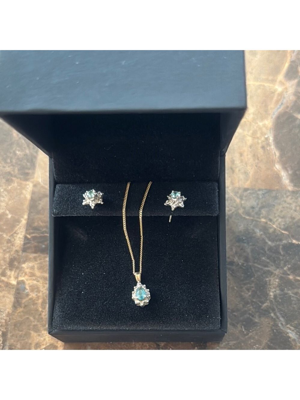 Elegant 10k Gold, Diamond and Blue Topaz Jewelry Set. 💯 real.